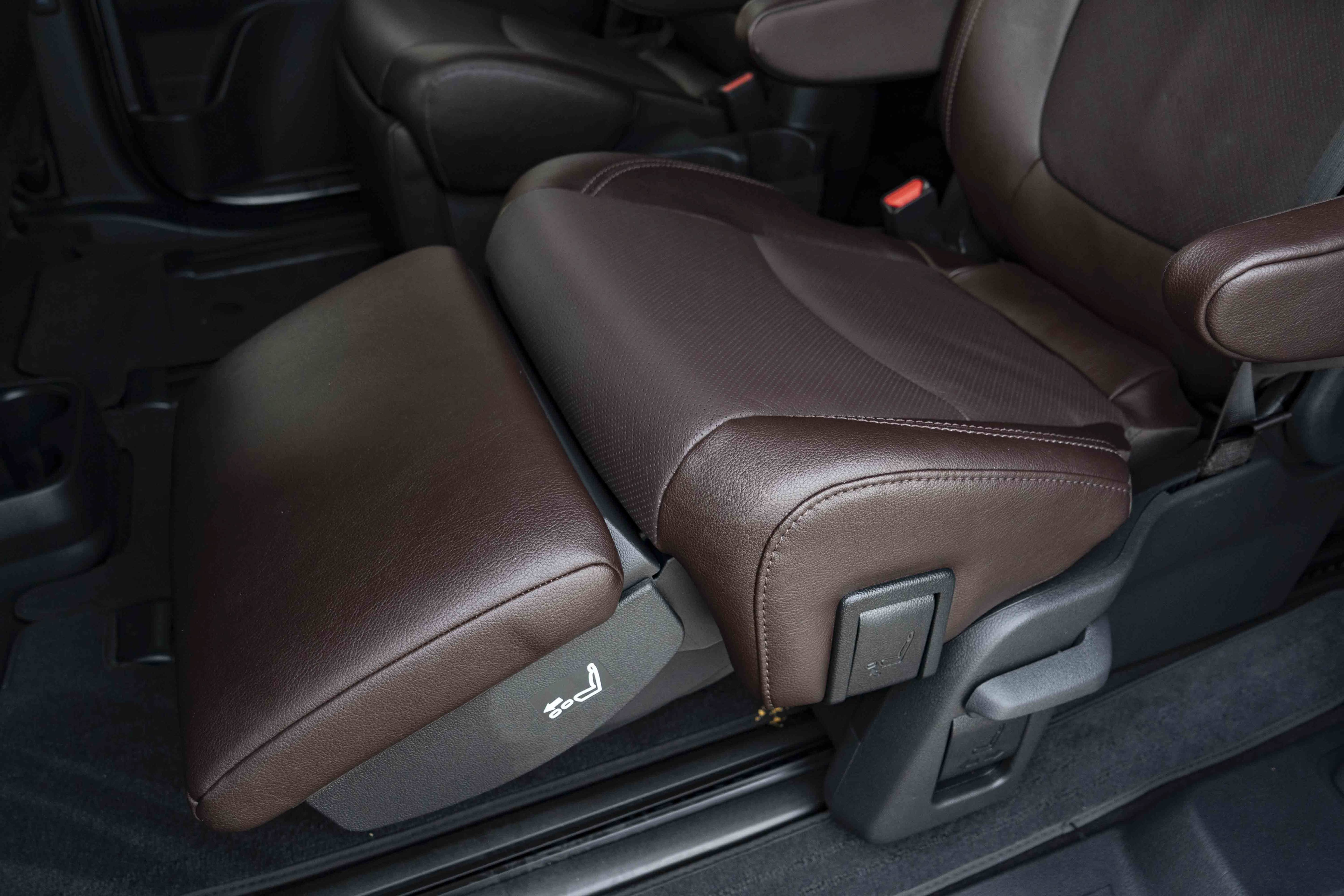 Used 2024 Toyota Sienna Platinum FWD image 20