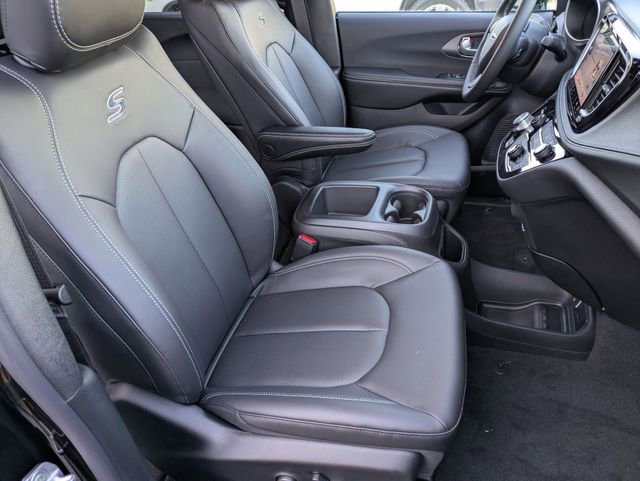 New 2026 Chrysler Pacifica Select FWD image 29