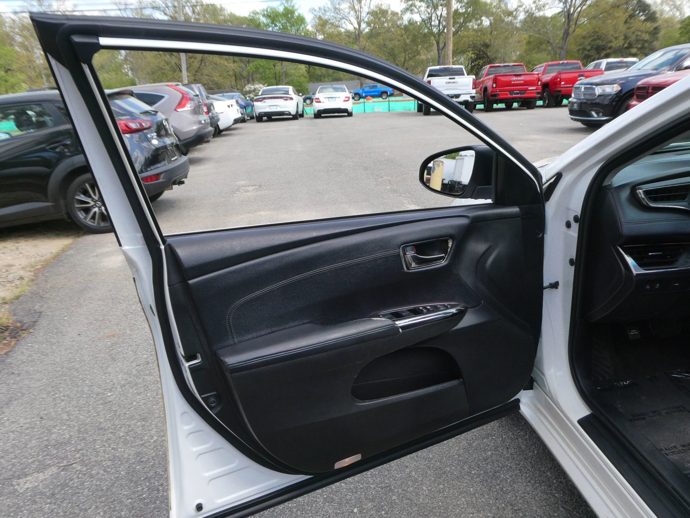 Used 2017 Toyota Avalon XLE Plus image 13