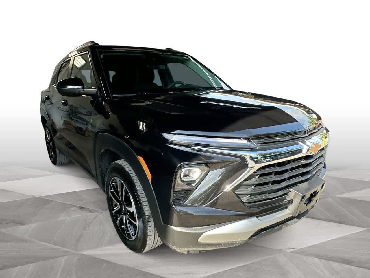 Used 2025 Chevrolet TrailBlazer LT AWD/4WD image 2