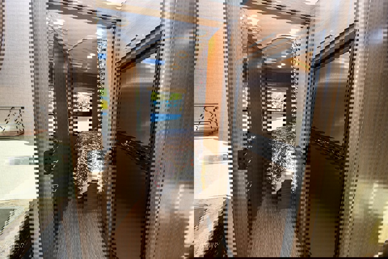 Used 2017 Ford E-450 and Econoline 450 Super Duty w/ A/C Prep Package RWD image 14