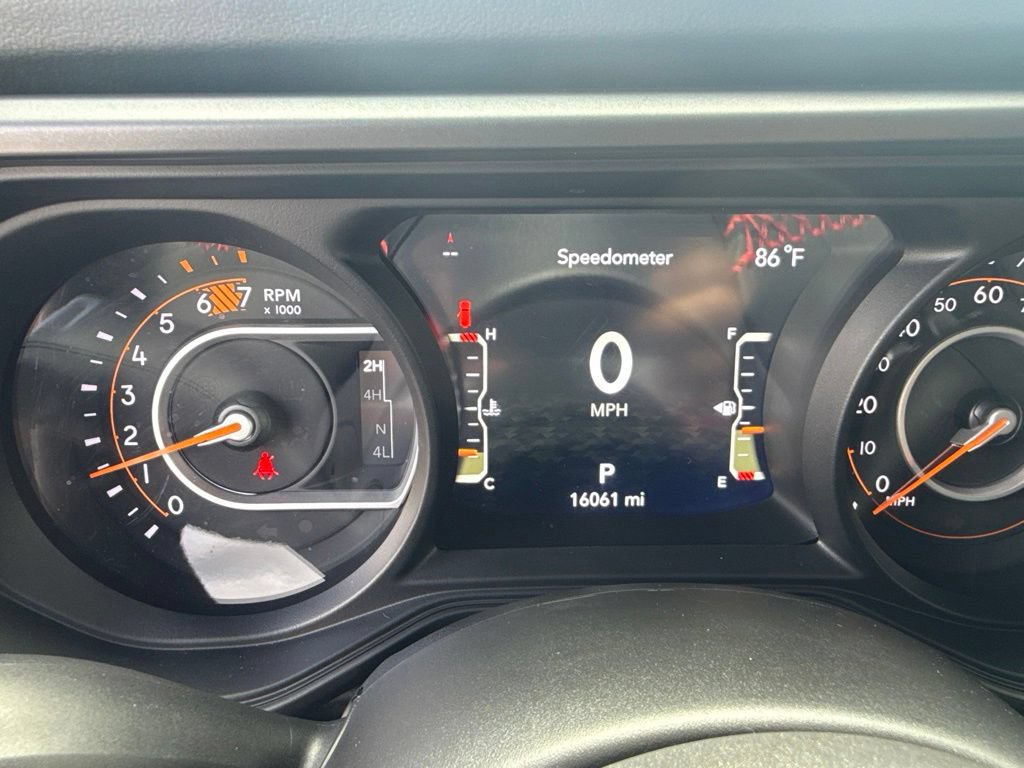 Used 2024 Jeep Wrangler Unlimited Rubicon w/ Convenience Group AWD/4WD image 17
