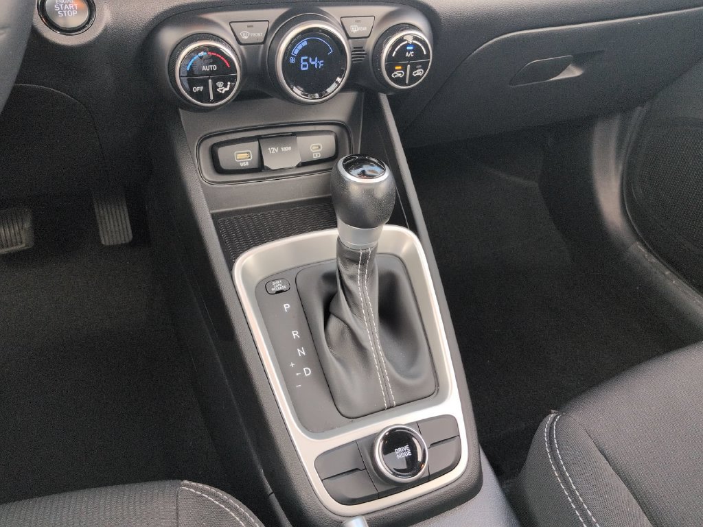 Used 2024 Hyundai Venue SEL FWD image 25