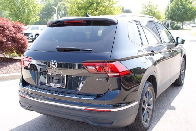 Used 2023 Volkswagen Tiguan SE AWD/4WD image 5