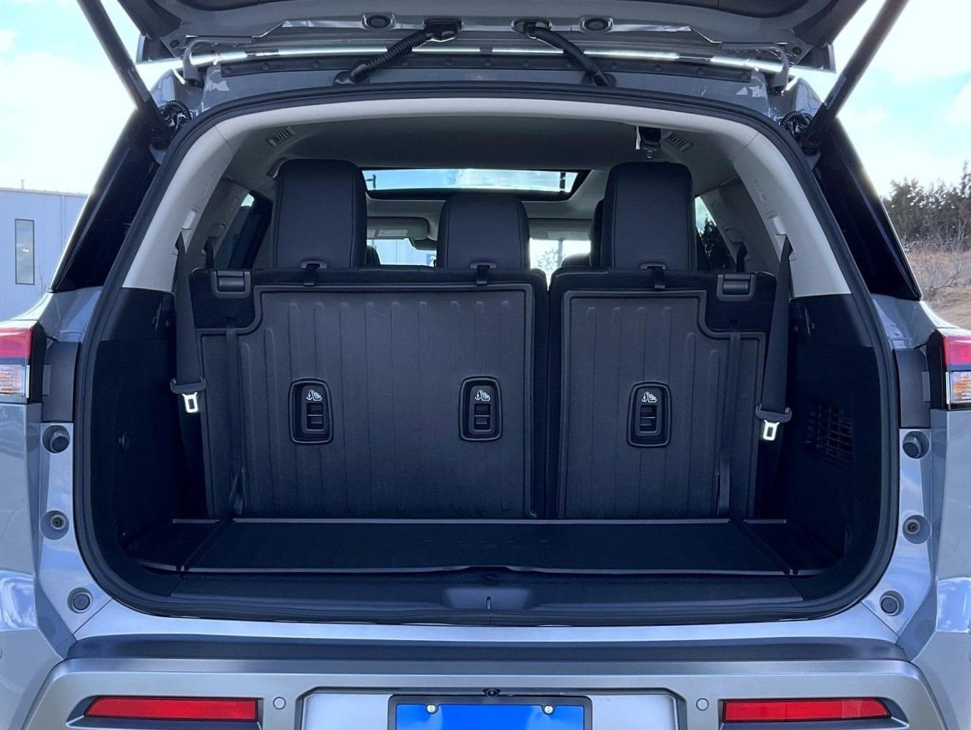 New 2026 Nissan Pathfinder Platinum image 9