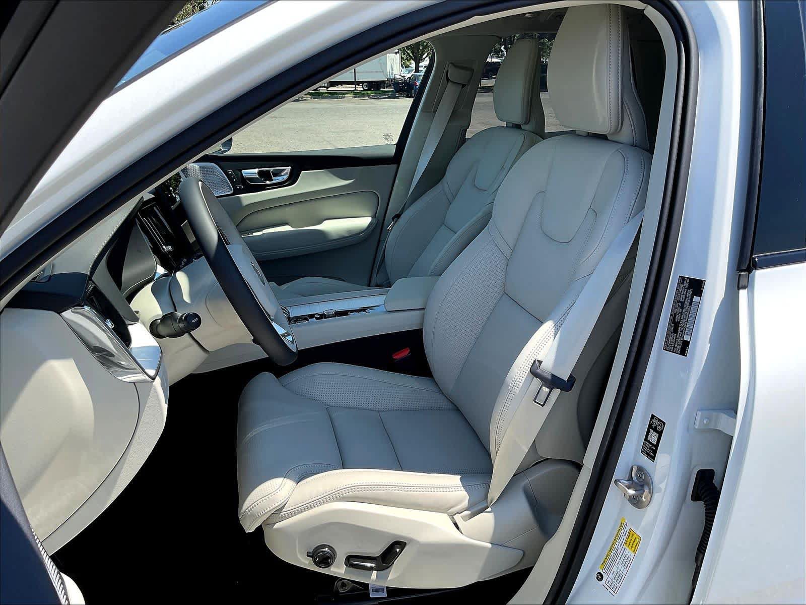New 2026 Volvo XC60 B5 Ultra w/ Climate Package AWD/4WD image 11