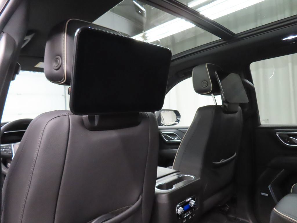 Used 2024 GMC Yukon SLT w/ SLT Luxury Package AWD/4WD image 15