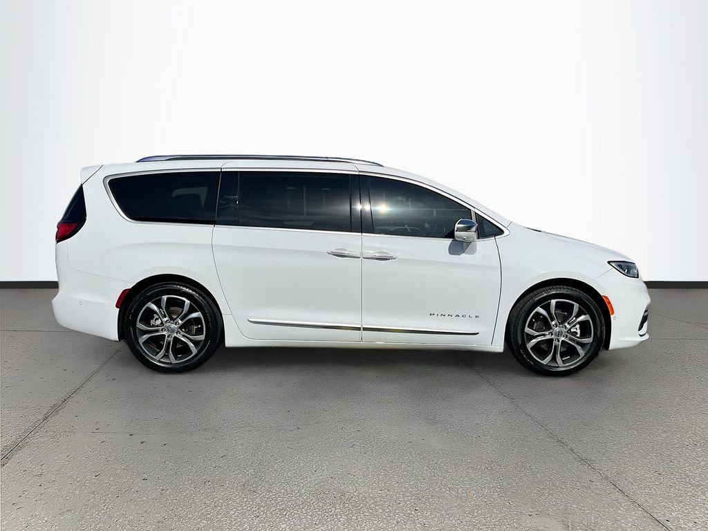 Certified 2024 Chrysler Pacifica Pinnacle FWD image 8