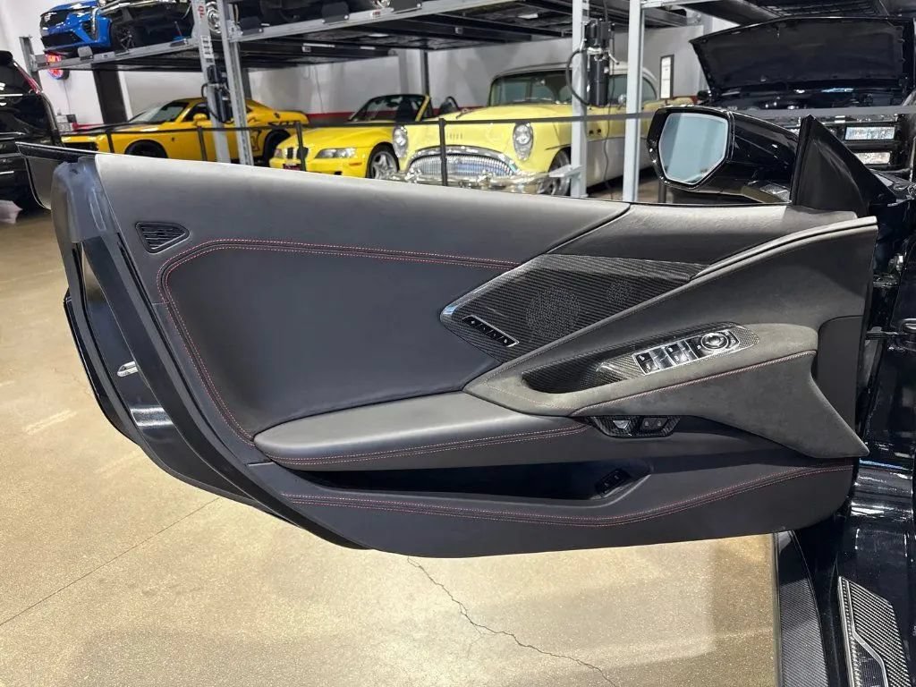 Used 2022 Chevrolet Corvette Stingray Premium Conv w/ Z51 Performance Package RWD image 16