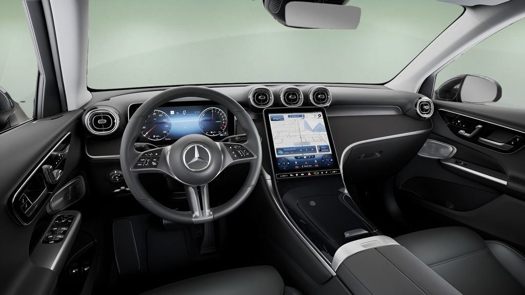 Used 2025 Mercedes-Benz GLC 350e 4MATIC image 2