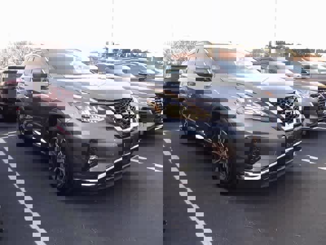 Used 2023 Nissan Murano SV image 3