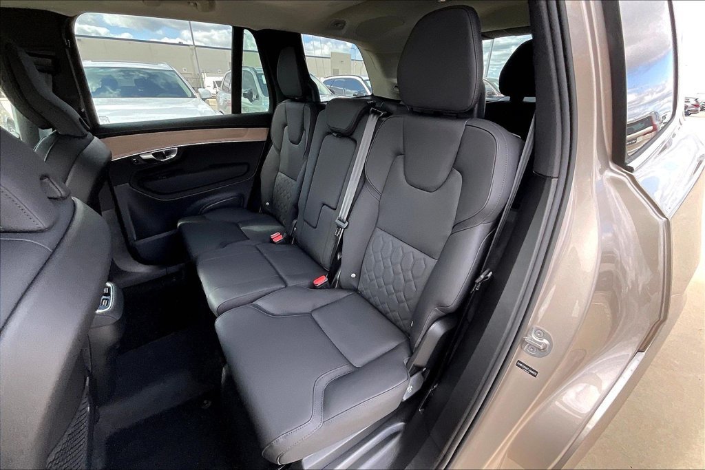 New 2026 Volvo XC90 B5 Plus w/ Protection Package Premier AWD/4WD image 19