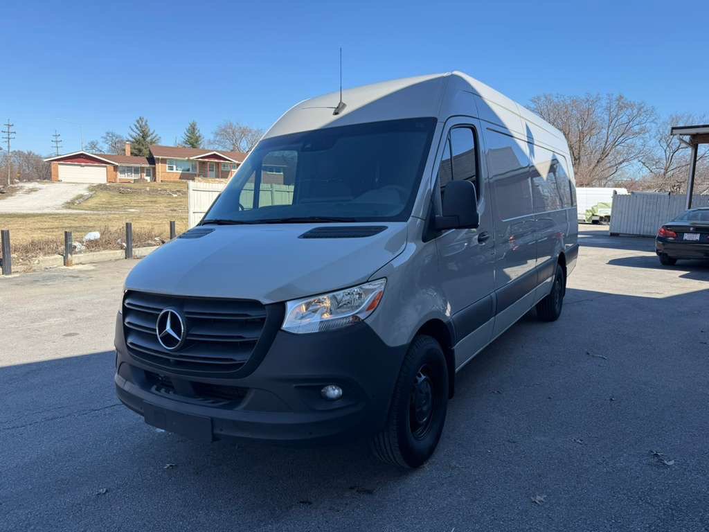 Used 2023 Mercedes-Benz Sprinter 2500 image 2