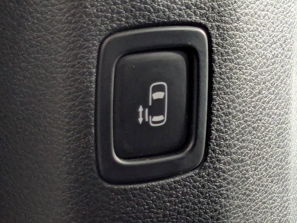 Used 2024 Kia Carnival LX image 25