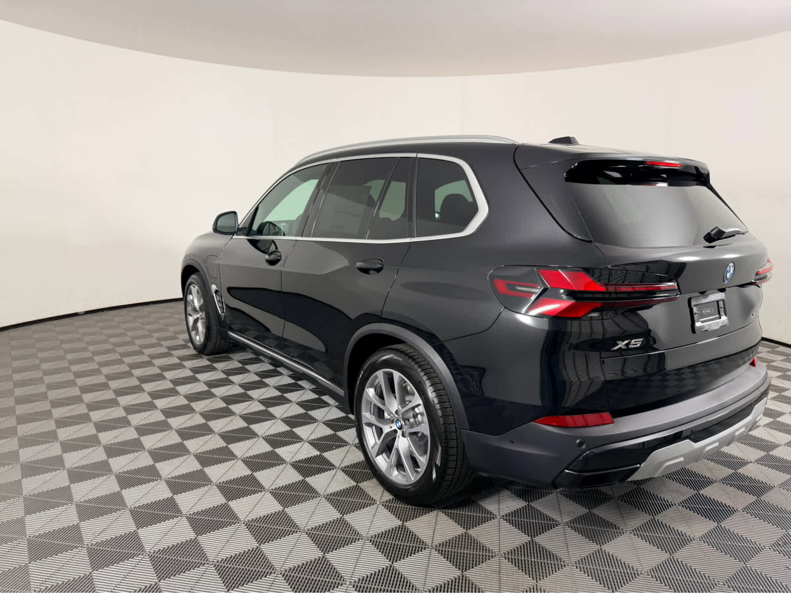 New 2026 BMW X5 xDrive50e image 8