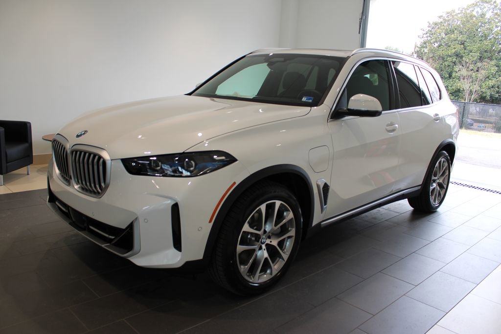 New 2026 BMW X5 xDrive50e image 11