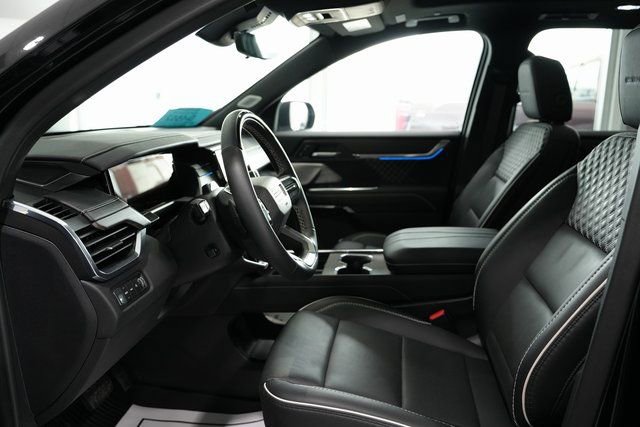 Used 2024 GMC Acadia Denali image 16