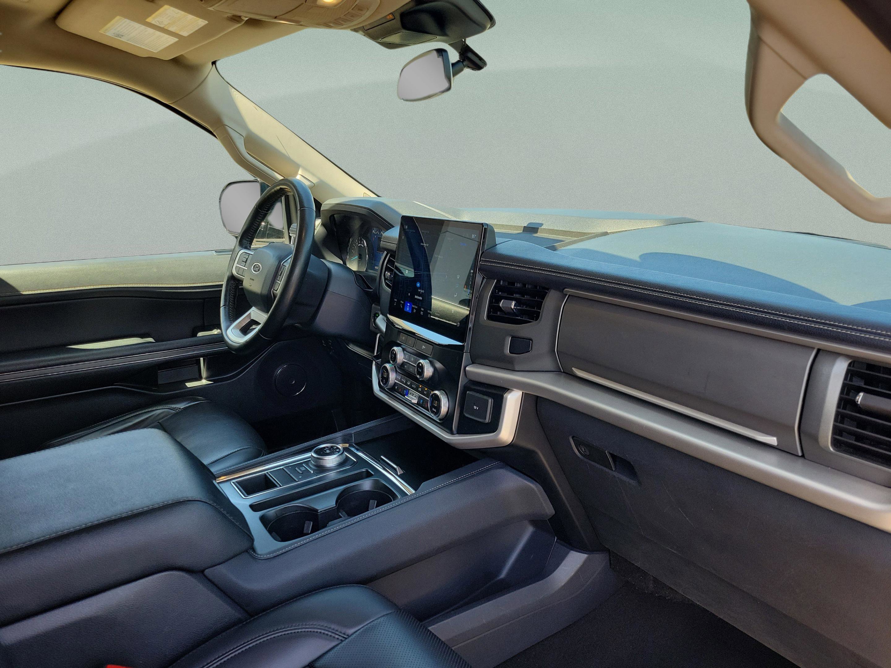 Used 2024 Ford Expedition XLT image 31