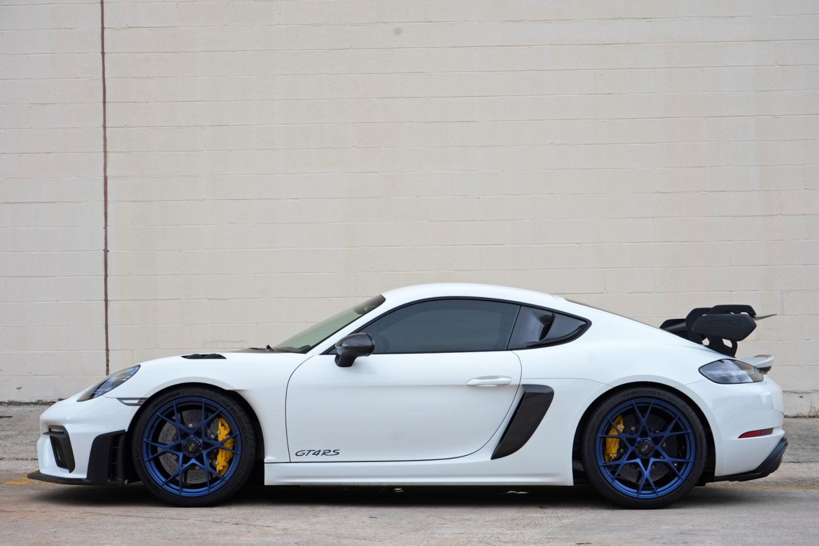Used 2024 Porsche 718 Cayman GT4 RS w/ Weissach Package RWD image 10