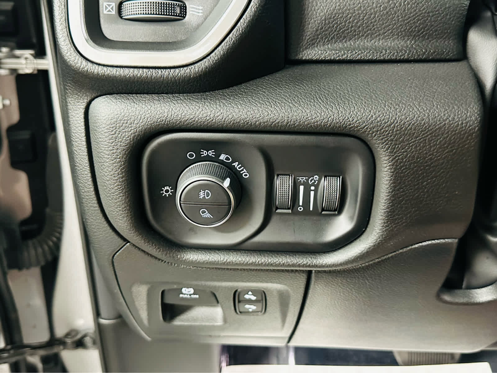 Used 2025 RAM 1500 Big Horn AWD/4WD image 13