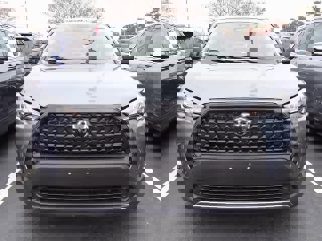 Used 2023 Toyota Corolla Cross L image 2