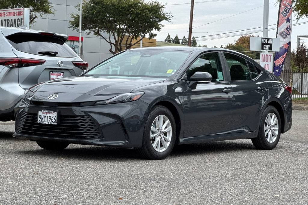 Used 2025 Toyota Camry LE w/ Convenience Package FWD image 7