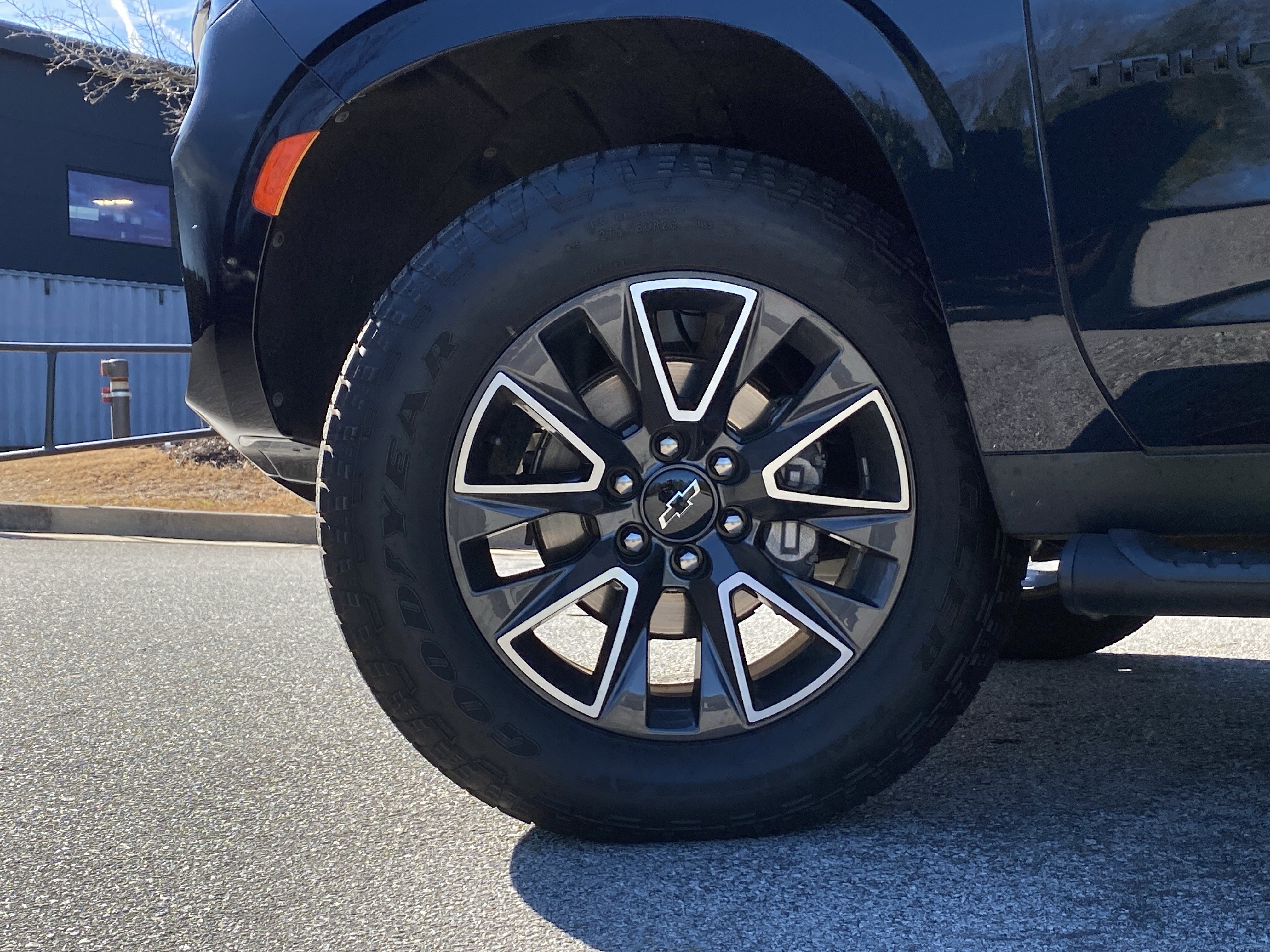 Used 2021 Chevrolet Tahoe Z71 w/ Z71 Off-Road Package image 17