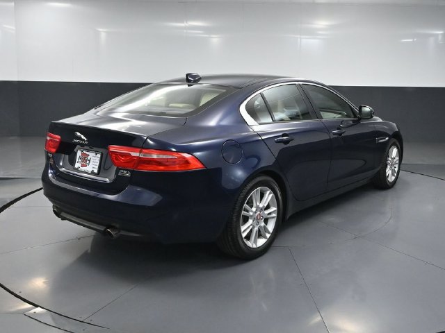 Used 2018 Jaguar XE Premium AWD/4WD image 4