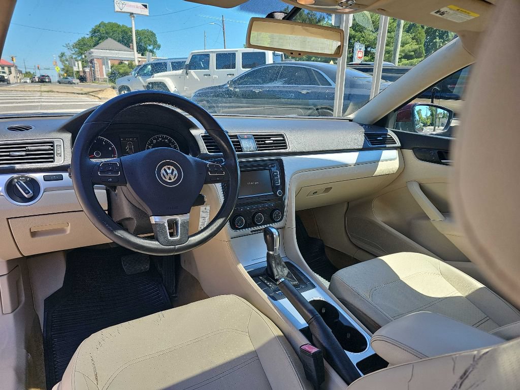 Used 2013 Volkswagen Passat 2.5 SE FWD image 11