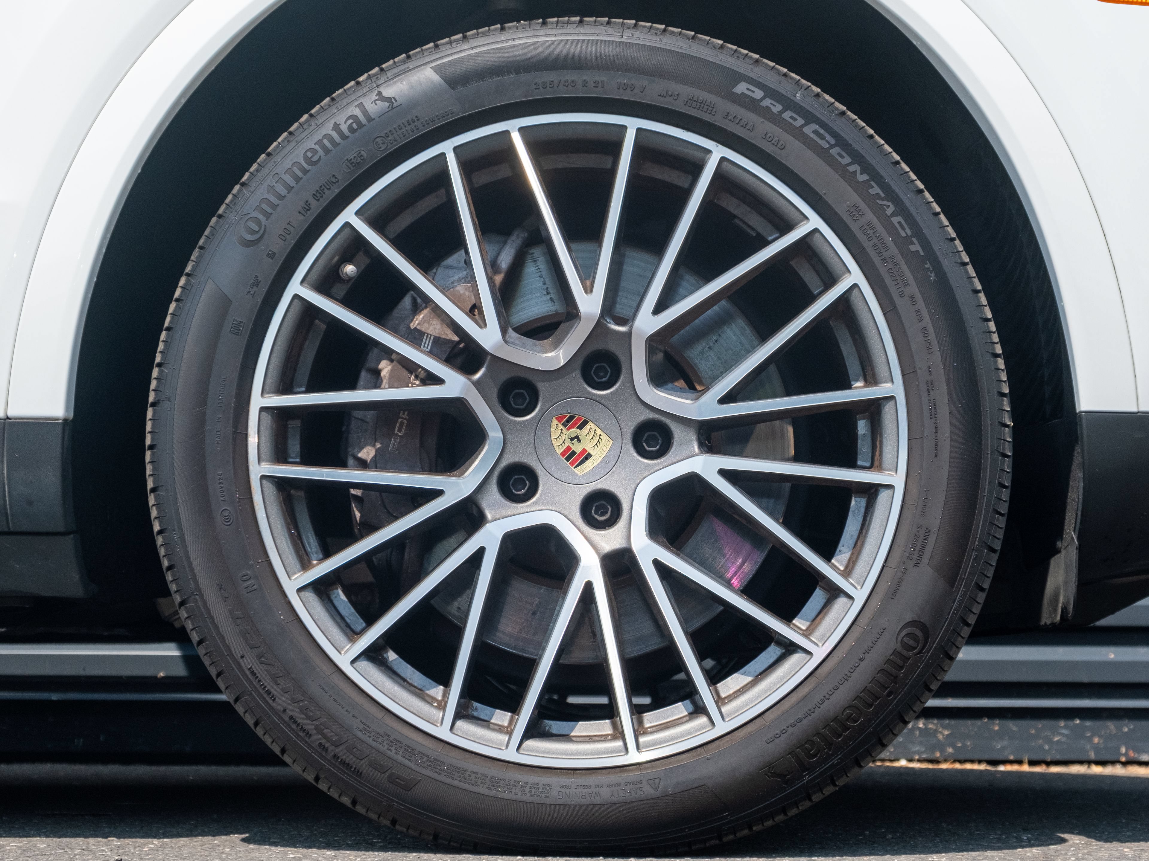 Certified 2023 Porsche Cayenne AWD/4WD image 15