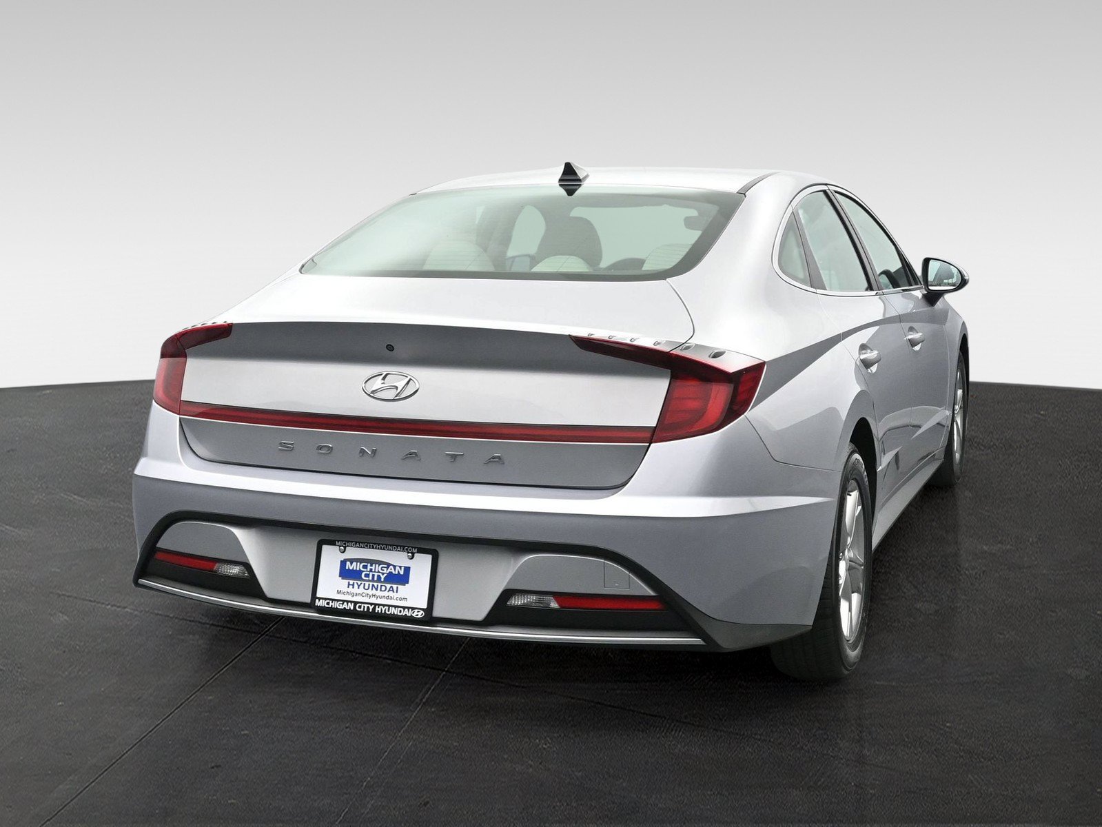 Certified 2023 Hyundai Sonata SE w/ Cargo Package FWD image 4