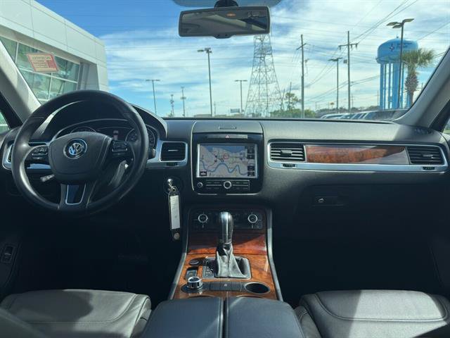 Used 2014 Volkswagen Touareg Sport AWD/4WD image 11