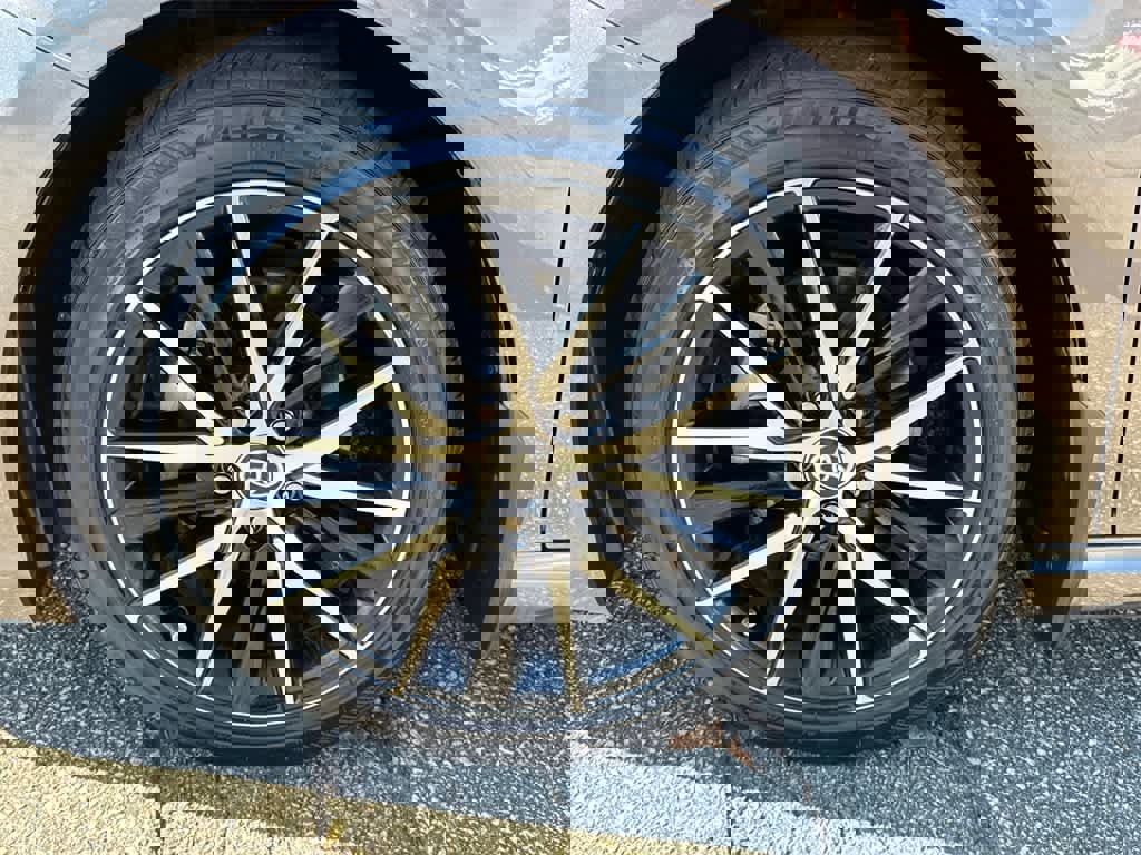 Used 2023 Toyota Camry SE image 9