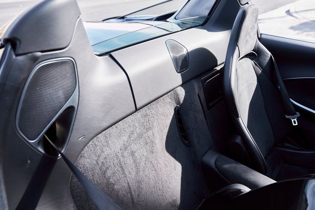 Used 2025 McLaren Artura Spider RWD image 46