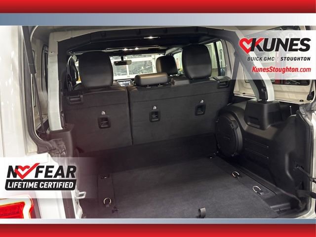 Used 2022 Jeep Wrangler Unlimited Sahara AWD/4WD image 28