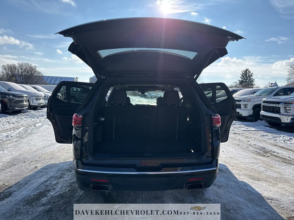 Used 2023 Chevrolet Traverse Premier image 30