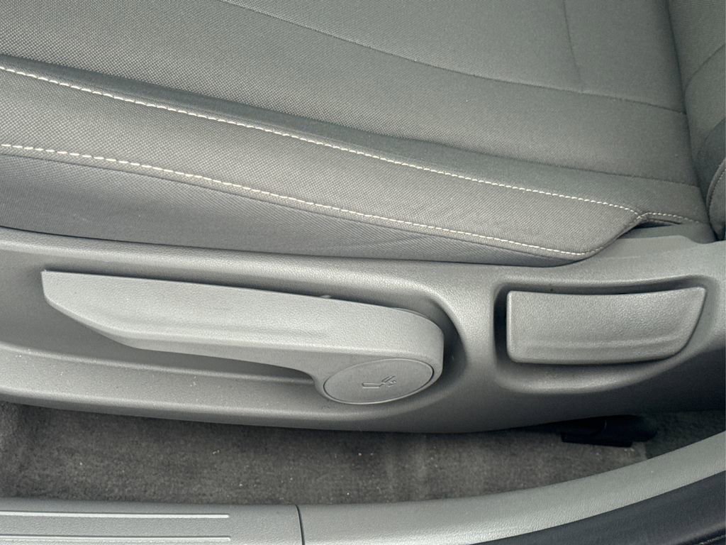 Certified 2025 Hyundai Elantra SEL image 31