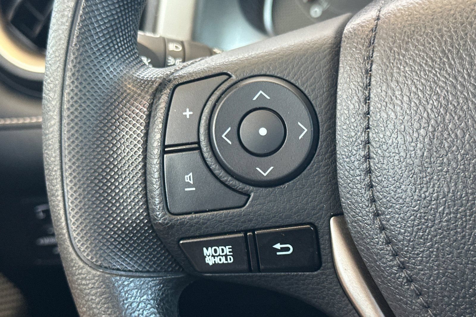 Used 2015 Toyota RAV4 XLE AWD/4WD image 25