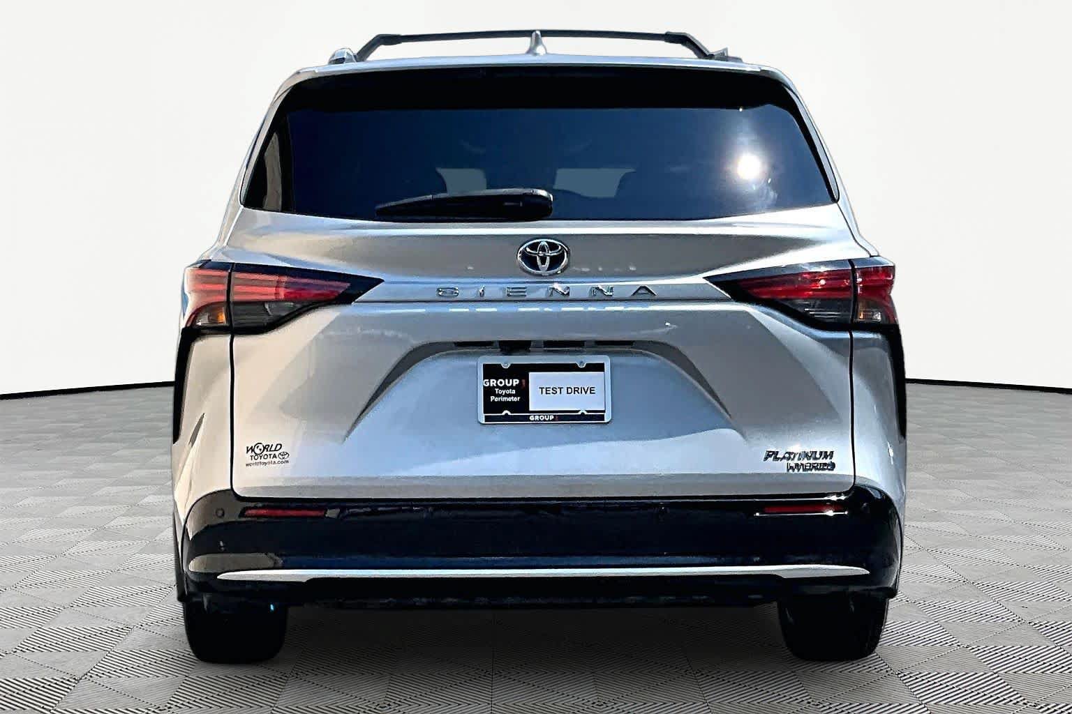 Certified 2023 Toyota Sienna Platinum FWD image 5