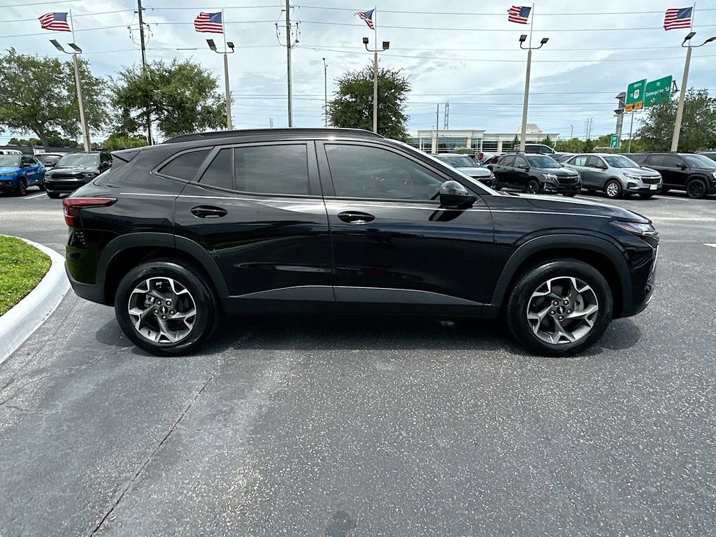 Certified 2024 Chevrolet Trax LT w/ LT Convenience Package FWD image 4