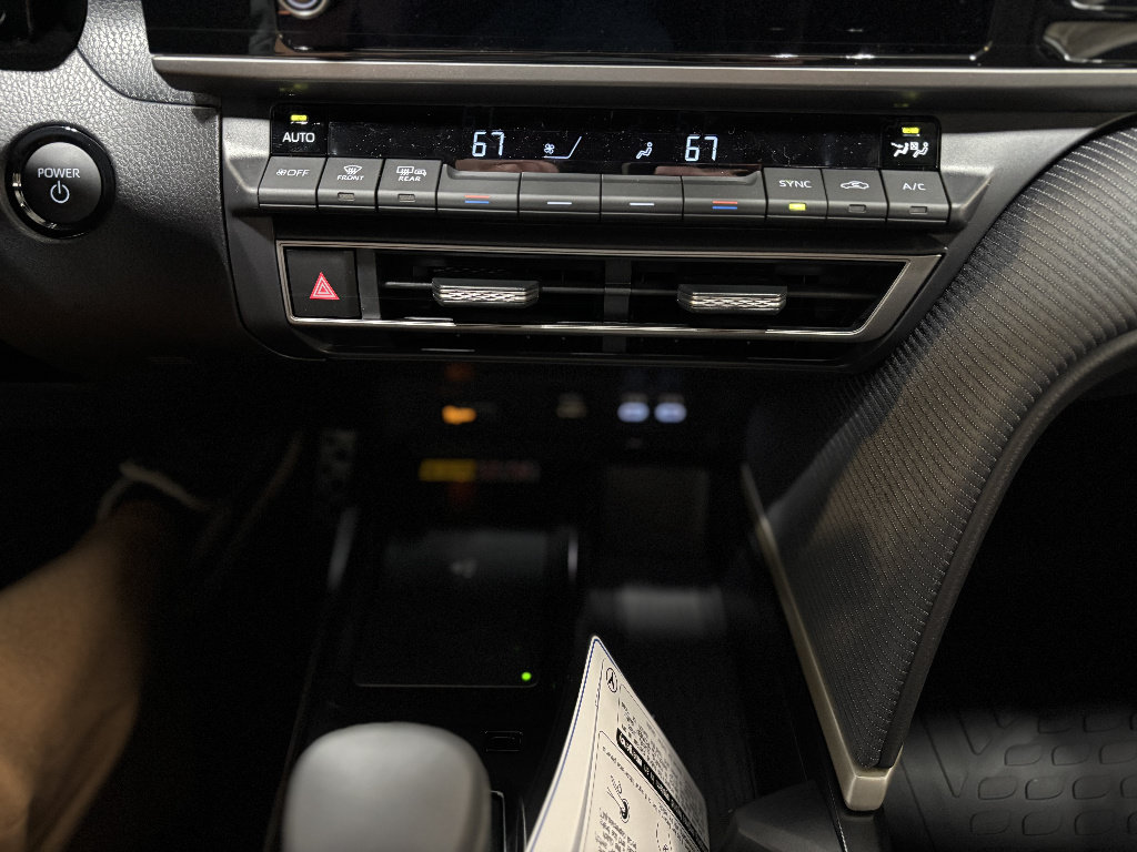 New 2026 Toyota Camry Hybrid FWD image 11