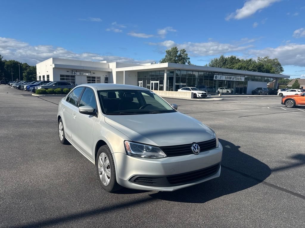 Used 2011 Volkswagen Jetta SE FWD image 1