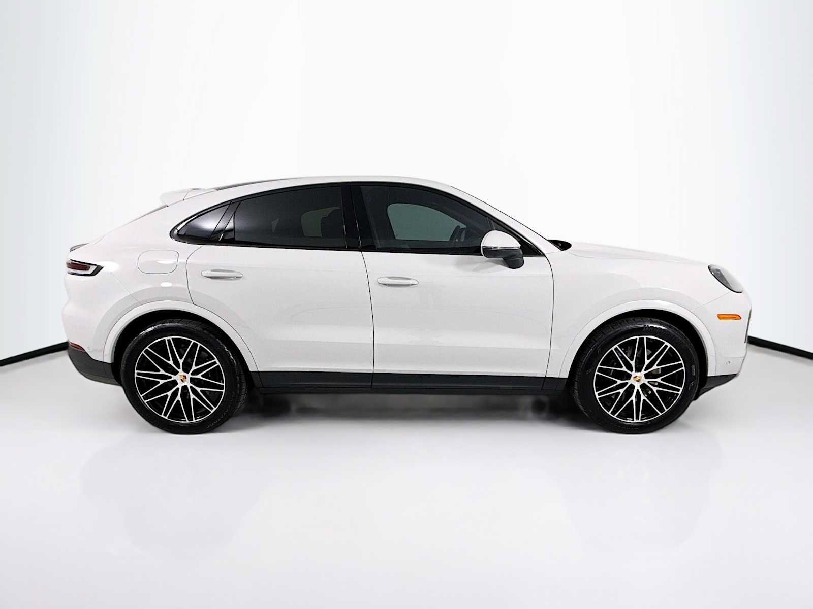 Certified 2025 Porsche Cayenne Coupe AWD/4WD image 8