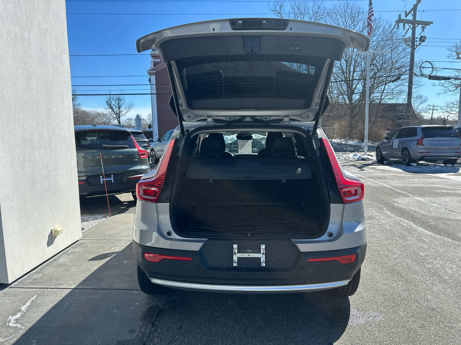 Certified 2023 Volvo XC40 B5 Core w/ Convenience Package image 12