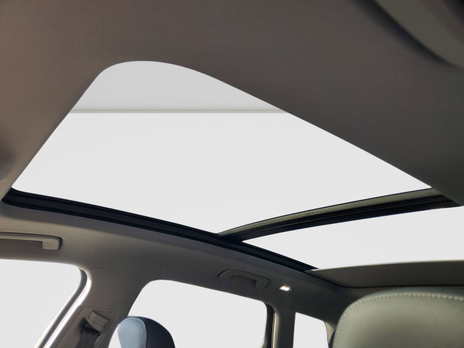 New 2025 Audi Q6 e-tron Premium image 32