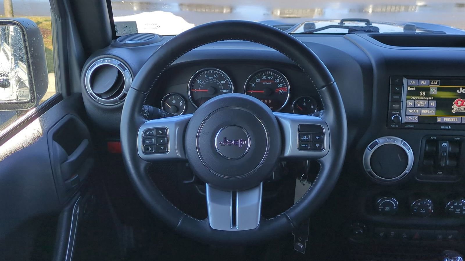 Used 2016 Jeep Wrangler Unlimited Rubicon image 27