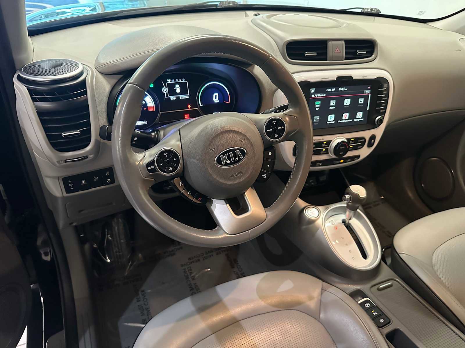 Used 2016 Kia Soul EV + image 2