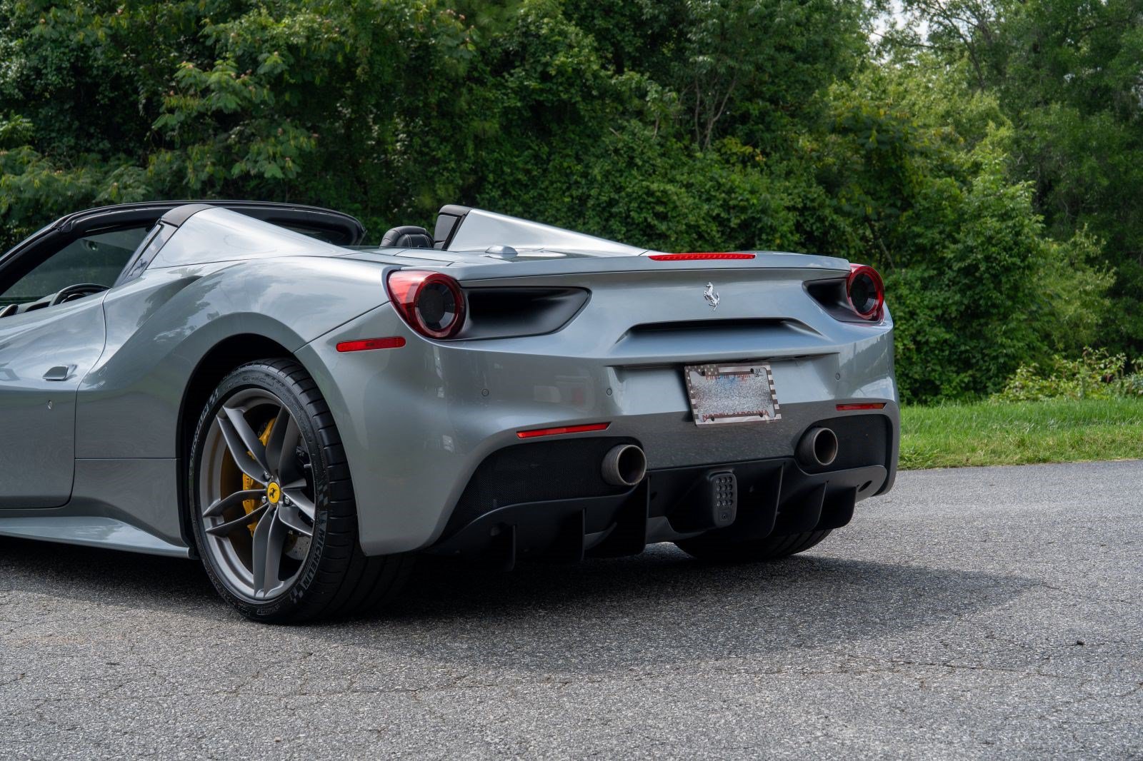 Used 2019 Ferrari 488 Spider RWD image 23