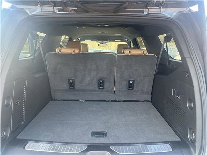 Used 2024 Chevrolet Suburban Premier AWD/4WD image 9