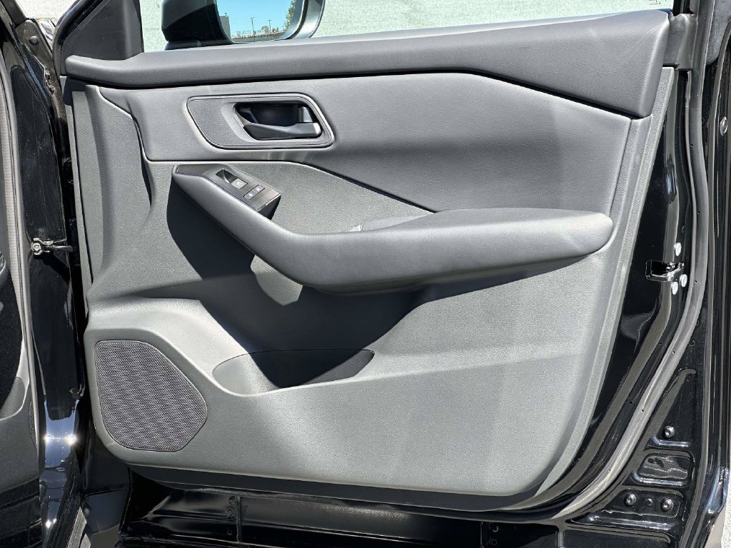 Used 2026 Nissan Rogue S FWD image 8